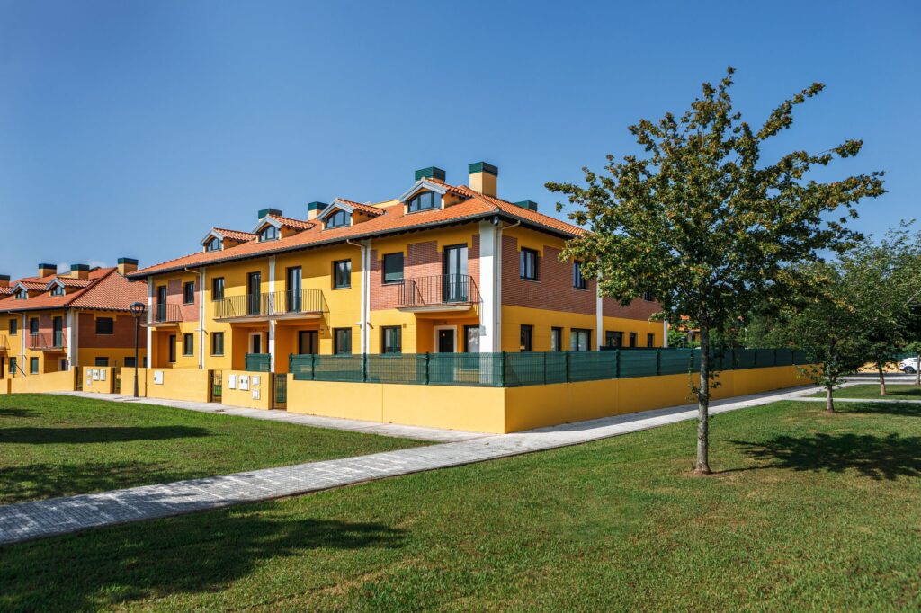 casas comillas cyrus